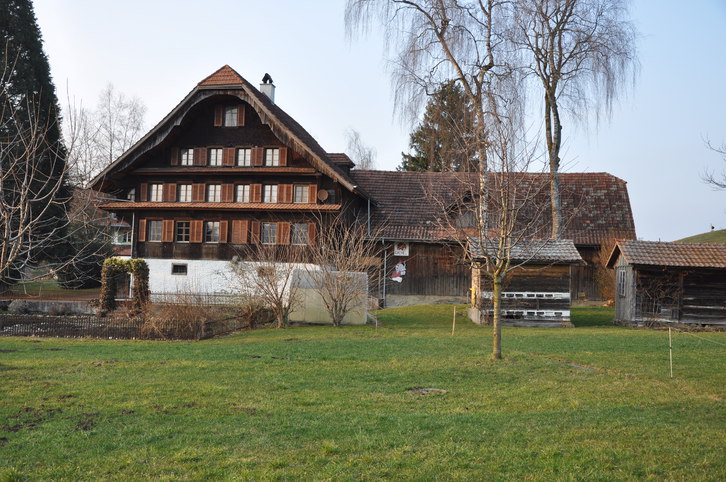 Freistehendes Bauernhaus auf dem Land zu vermieten. 6106